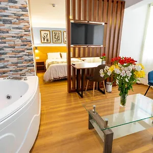 Pacific Hotel *