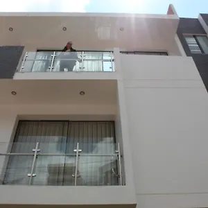 Private Bedroom In Centre דירה *